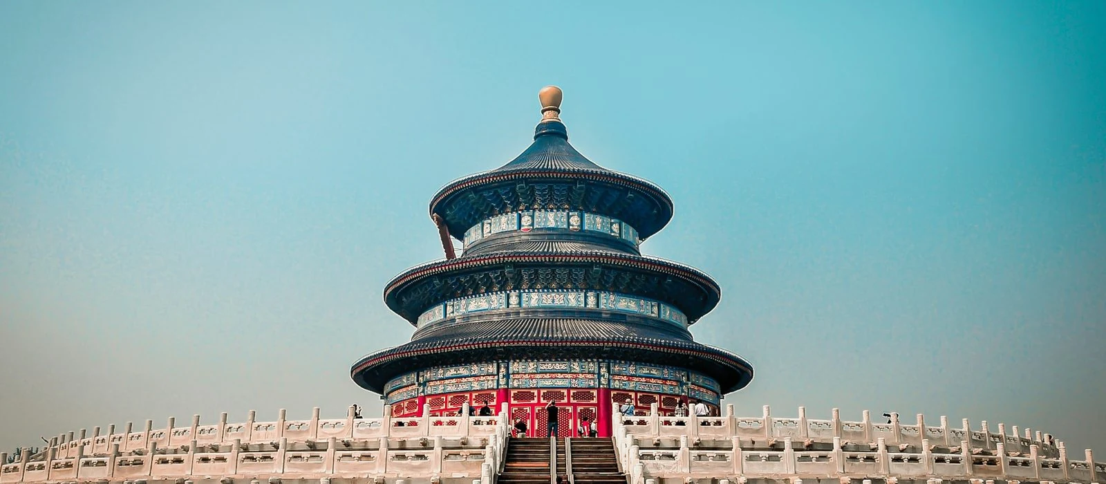 立足中国 · 上海陆家嘴天际线